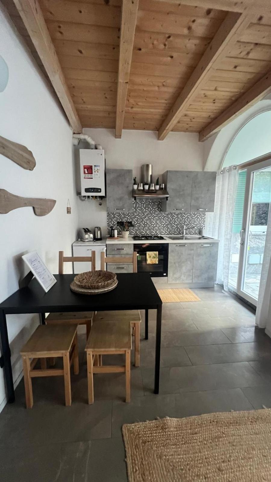 Casa Caterina Apartment เลซเซโน ภายนอก รูปภาพ